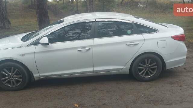 Белый Хендай Соната, объемом двигателя 2 л и пробегом 310 тыс. км за 8500 $, фото 7 на Automoto.ua