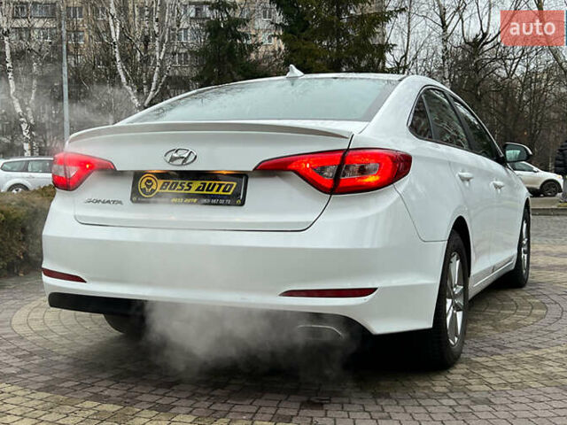 Белый Хендай Соната, объемом двигателя 2.36 л и пробегом 123 тыс. км за 9200 $, фото 6 на Automoto.ua