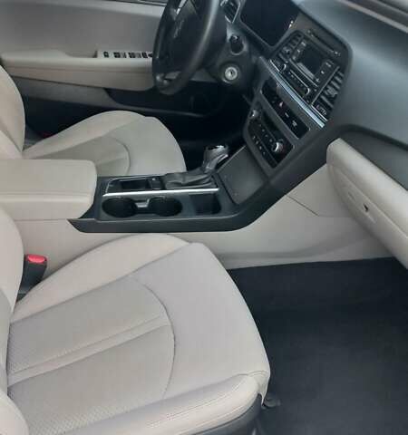 Белый Хендай Соната, объемом двигателя 2.4 л и пробегом 189 тыс. км за 8900 $, фото 24 на Automoto.ua