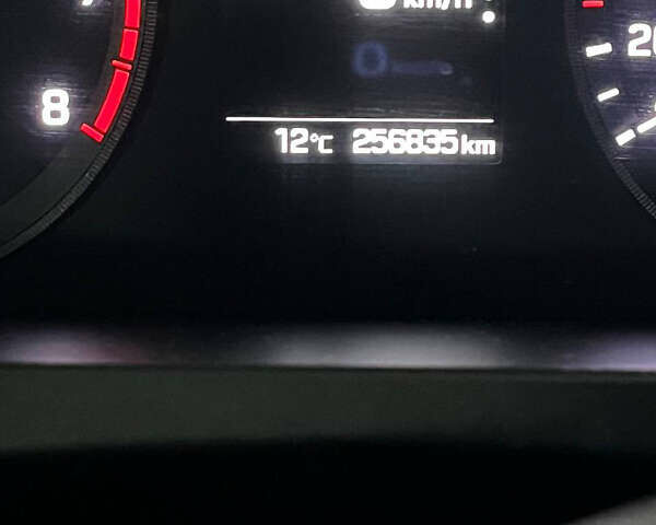 Белый Хендай Соната, объемом двигателя 2 л и пробегом 257 тыс. км за 9500 $, фото 4 на Automoto.ua