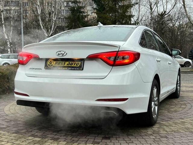 Белый Хендай Соната, объемом двигателя 2.4 л и пробегом 123 тыс. км за 9200 $, фото 6 на Automoto.ua