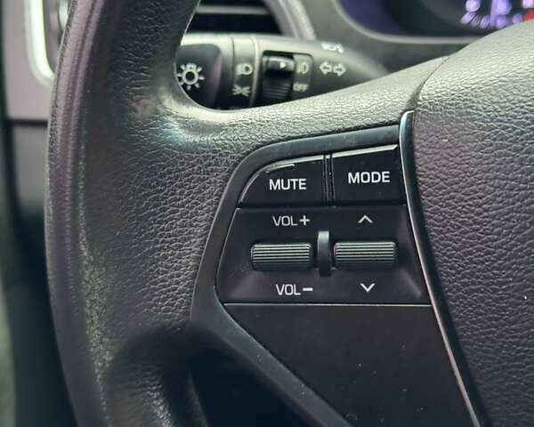 Белый Хендай Соната, объемом двигателя 2 л и пробегом 355 тыс. км за 9900 $, фото 18 на Automoto.ua