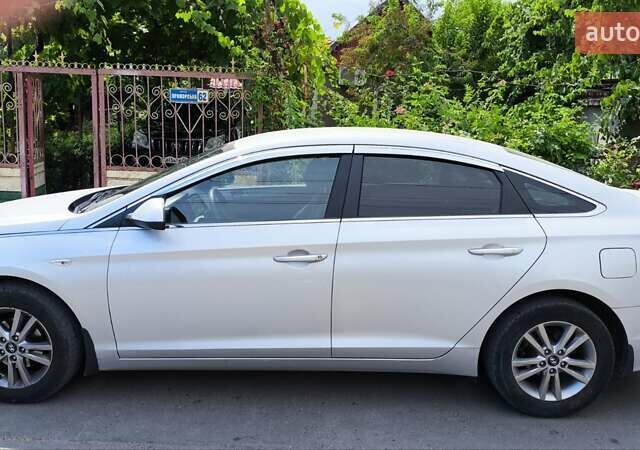 Белый Хендай Соната, объемом двигателя 2 л и пробегом 221 тыс. км за 12000 $, фото 2 на Automoto.ua