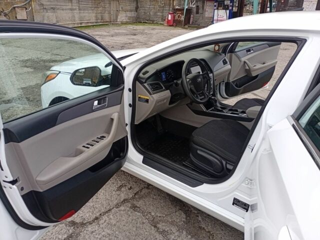 Белый Хендай Соната, объемом двигателя 2.4 л и пробегом 152 тыс. км за 10200 $, фото 7 на Automoto.ua