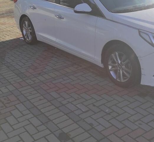 Белый Хендай Соната, объемом двигателя 2 л и пробегом 84 тыс. км за 10000 $, фото 3 на Automoto.ua