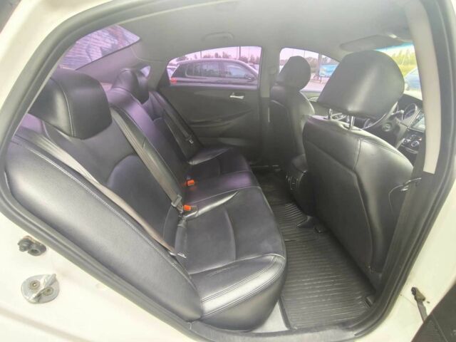 Хендай Соната 2016 в Киеве на Automoto.ua Белый Хендай Соната, объемом двигателя 2 л и пробегом 338 тыс. км за 7800 $, фото 16 на Automoto.ua