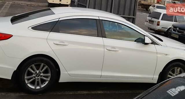 Білий Хендай Соната, об'ємом двигуна 2 л та пробігом 303 тис. км за 11500 $, фото 10 на Automoto.ua