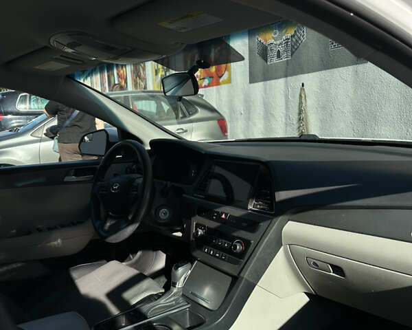 Хендай Соната 2016 в Львове на Automoto.ua Белый Хендай Соната, объемом двигателя 2.4 л и пробегом 123 тыс. км за 10999 $, фото 4 на Automoto.ua