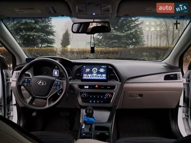 Белый Хендай Соната, объемом двигателя 2.4 л и пробегом 184 тыс. км за 10900 $, фото 17 на Automoto.ua