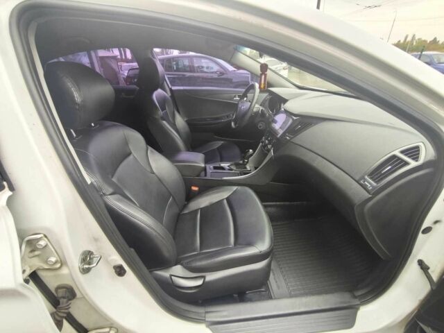 Хендай Соната 2016 в Киеве на Automoto.ua Белый Хендай Соната, объемом двигателя 2 л и пробегом 338 тыс. км за 7800 $, фото 14 на Automoto.ua