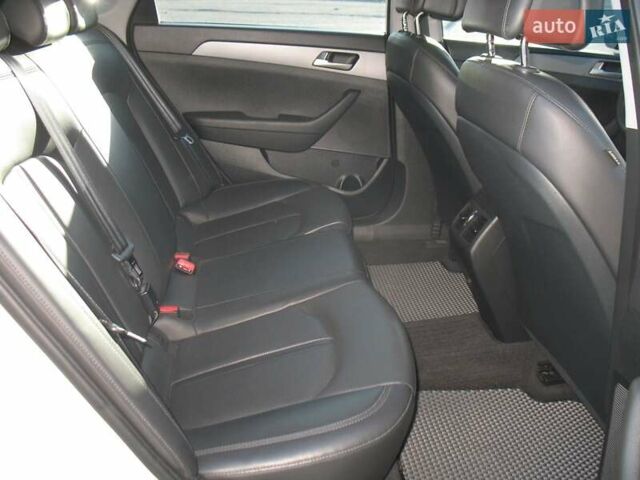 Білий Хендай Соната, об'ємом двигуна 2 л та пробігом 232 тис. км за 13600 $, фото 18 на Automoto.ua