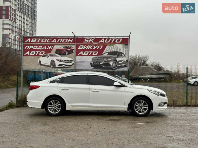 Белый Хендай Соната, объемом двигателя 2 л и пробегом 355 тыс. км за 9900 $, фото 47 на Automoto.ua