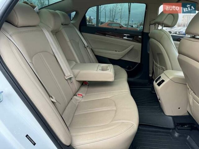 Белый Хендай Соната, объемом двигателя 2.36 л и пробегом 117 тыс. км за 12990 $, фото 10 на Automoto.ua