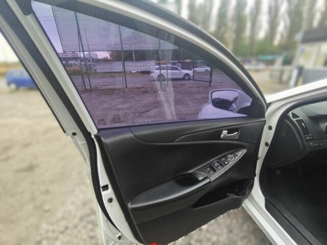 Хендай Соната 2016 в Киеве на Automoto.ua Белый Хендай Соната, объемом двигателя 2 л и пробегом 338 тыс. км за 7800 $, фото 10 на Automoto.ua