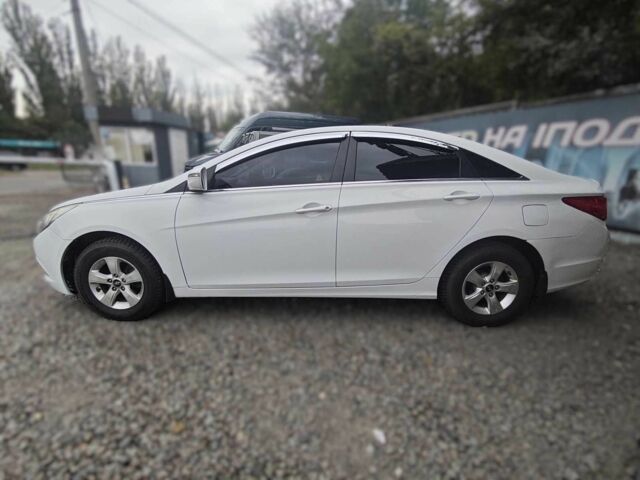 Хендай Соната 2016 в Киеве на Automoto.ua Белый Хендай Соната, объемом двигателя 2 л и пробегом 338 тыс. км за 7800 $, фото 4 на Automoto.ua