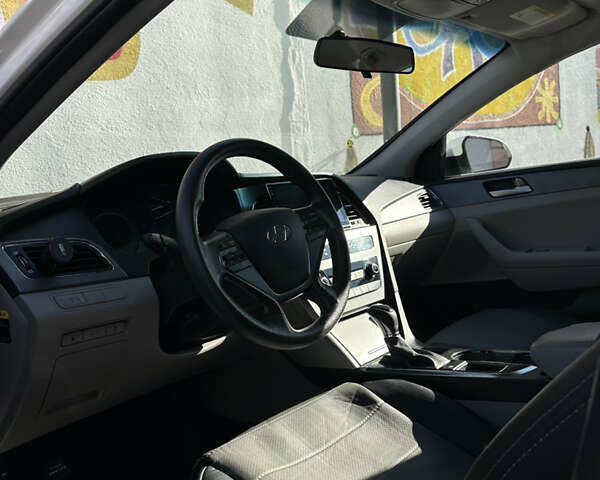 Хендай Соната 2016 в Львове на Automoto.ua Белый Хендай Соната, объемом двигателя 2.4 л и пробегом 123 тыс. км за 10999 $, фото 5 на Automoto.ua