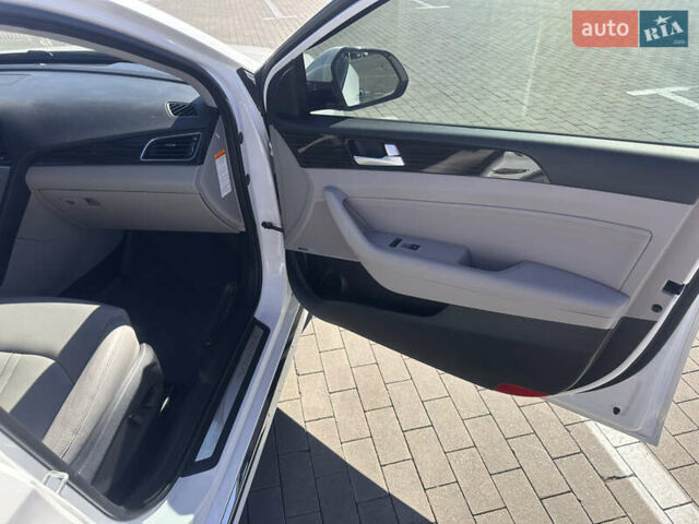 Белый Хендай Соната, объемом двигателя 2.36 л и пробегом 79 тыс. км за 17200 $, фото 28 на Automoto.ua