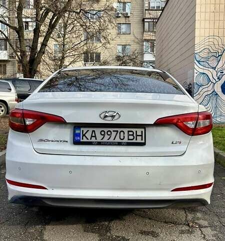 Білий Хендай Соната, об'ємом двигуна 2 л та пробігом 284 тис. км за 9299 $, фото 4 на Automoto.ua