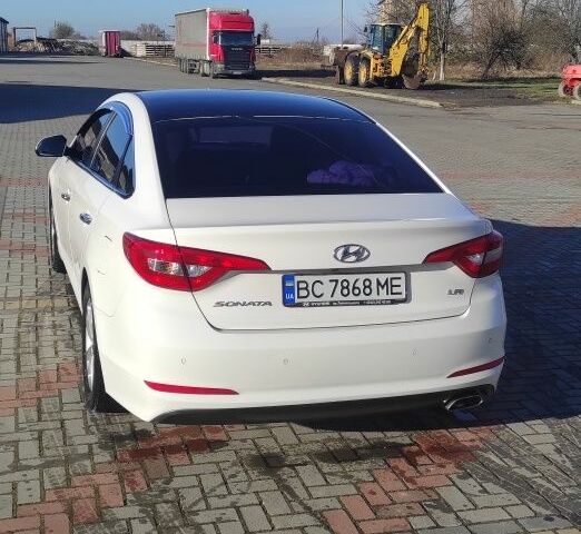 Белый Хендай Соната, объемом двигателя 2 л и пробегом 84 тыс. км за 10000 $, фото 2 на Automoto.ua