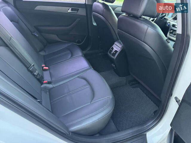 Білий Хендай Соната, об'ємом двигуна 2 л та пробігом 161 тис. км за 9999 $, фото 17 на Automoto.ua