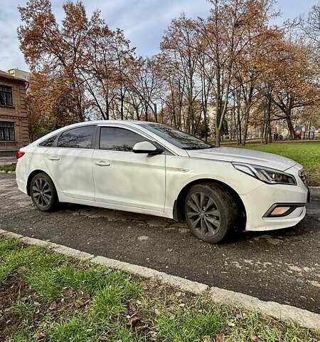 Білий Хендай Соната, об'ємом двигуна 2 л та пробігом 284 тис. км за 9299 $, фото 2 на Automoto.ua