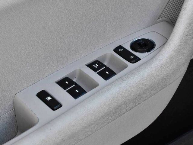 Белый Хендай Соната, объемом двигателя 2.4 л и пробегом 165 тыс. км за 9650 $, фото 10 на Automoto.ua