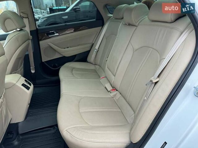 Белый Хендай Соната, объемом двигателя 2.36 л и пробегом 117 тыс. км за 12990 $, фото 9 на Automoto.ua