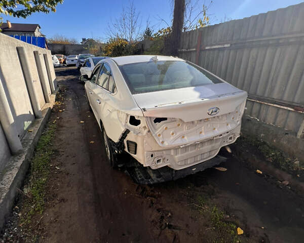 Хендай Соната 2016 в Одессе на Automoto.ua Белый Хендай Соната, объемом двигателя 0 л и пробегом 169 тыс. км за 9000 $, фото 1 на Automoto.ua