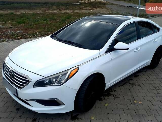 Белый Хендай Соната, объемом двигателя 2.4 л и пробегом 189 тыс. км за 8900 $, фото 1 на Automoto.ua