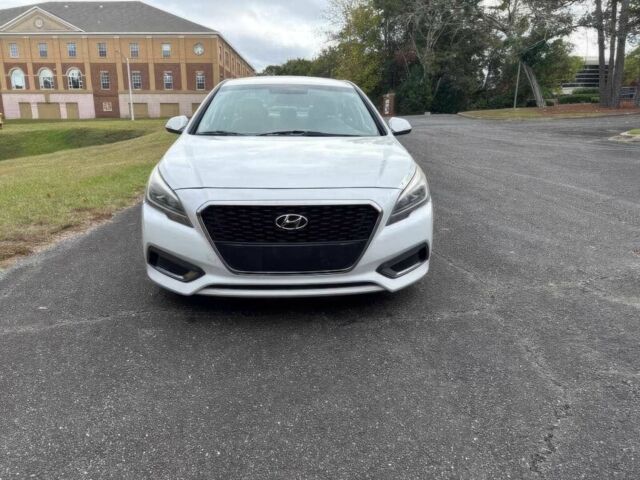 Білий Хендай Соната, об'ємом двигуна 2 л та пробігом 77 тис. км за 6800 $, фото 1 на Automoto.ua