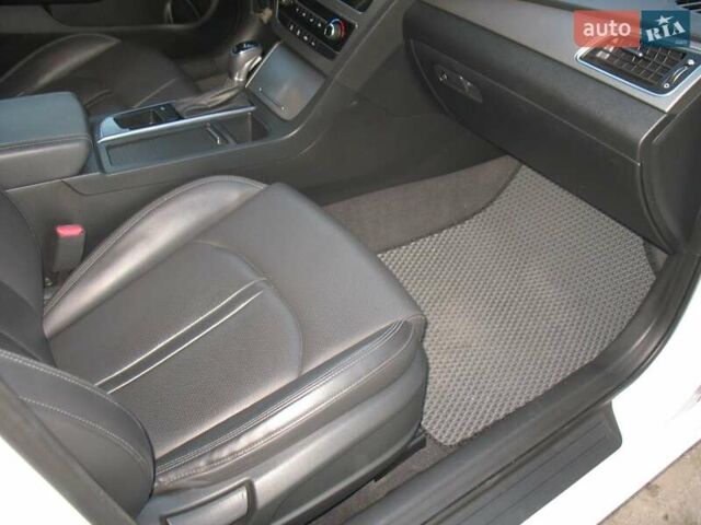 Білий Хендай Соната, об'ємом двигуна 2 л та пробігом 232 тис. км за 13600 $, фото 13 на Automoto.ua