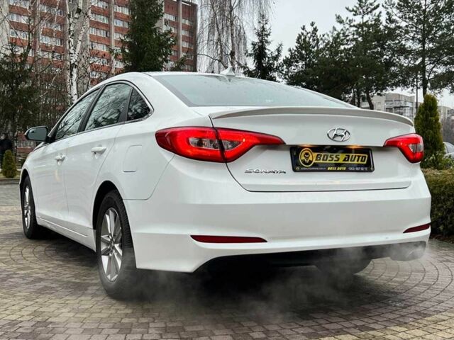 Белый Хендай Соната, объемом двигателя 2.4 л и пробегом 123 тыс. км за 9200 $, фото 4 на Automoto.ua