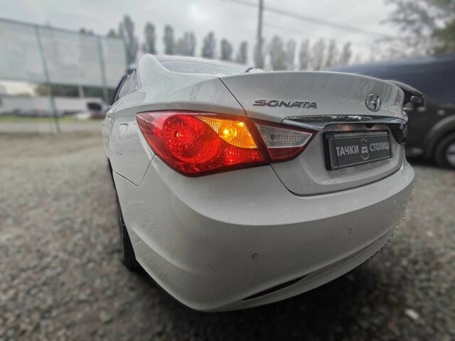 Хендай Соната 2016 в Киеве на Automoto.ua Белый Хендай Соната, объемом двигателя 2 л и пробегом 338 тыс. км за 7800 $, фото 5 на Automoto.ua