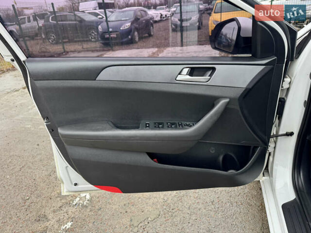 Белый Хендай Соната, объемом двигателя 2 л и пробегом 355 тыс. км за 9900 $, фото 22 на Automoto.ua