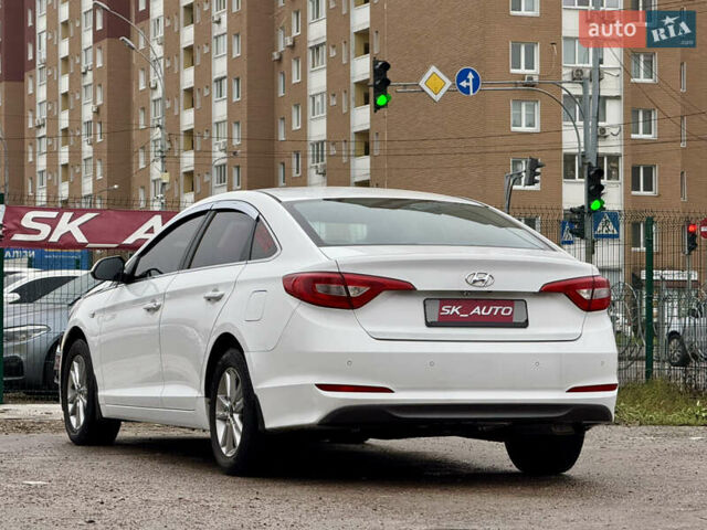 Белый Хендай Соната, объемом двигателя 2 л и пробегом 355 тыс. км за 9900 $, фото 54 на Automoto.ua