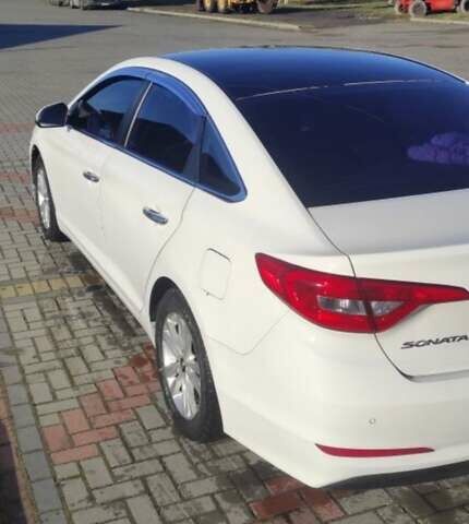 Белый Хендай Соната, объемом двигателя 2 л и пробегом 180 тыс. км за 10500 $, фото 3 на Automoto.ua