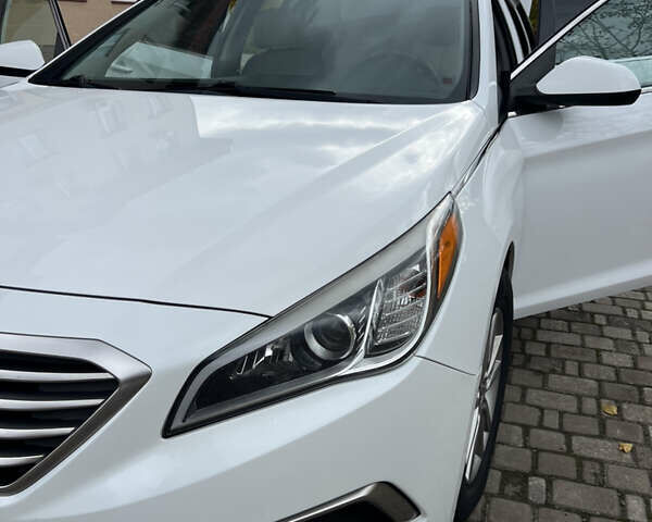 Белый Хендай Соната, объемом двигателя 2.36 л и пробегом 189 тыс. км за 8900 $, фото 6 на Automoto.ua