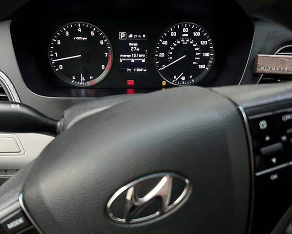 Белый Хендай Соната, объемом двигателя 2.36 л и пробегом 189 тыс. км за 8900 $, фото 31 на Automoto.ua