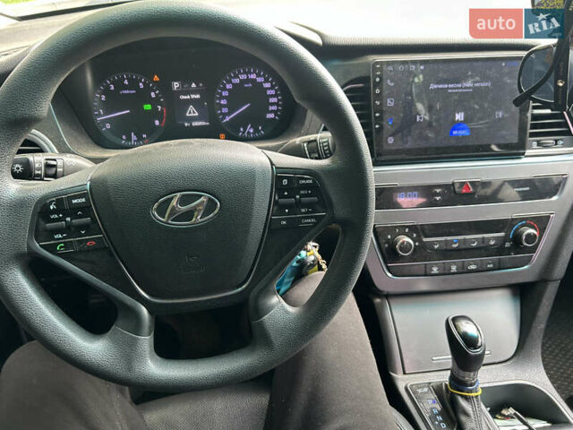 Білий Хендай Соната, об'ємом двигуна 2 л та пробігом 250 тис. км за 9300 $, фото 4 на Automoto.ua