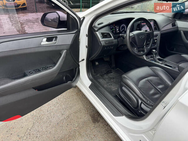 Белый Хендай Соната, объемом двигателя 2 л и пробегом 355 тыс. км за 9900 $, фото 8 на Automoto.ua