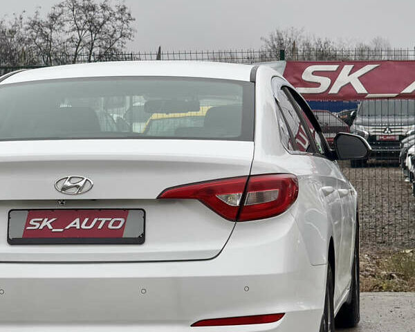 Белый Хендай Соната, объемом двигателя 2 л и пробегом 355 тыс. км за 9900 $, фото 51 на Automoto.ua