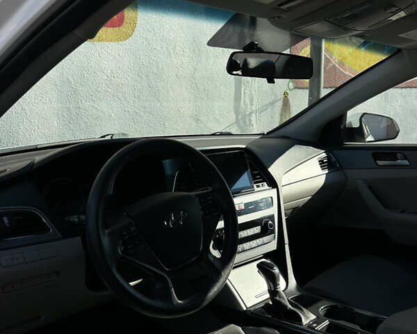 Хендай Соната 2016 в Львове на Automoto.ua Белый Хендай Соната, объемом двигателя 2.4 л и пробегом 123 тыс. км за 10999 $, фото 8 на Automoto.ua