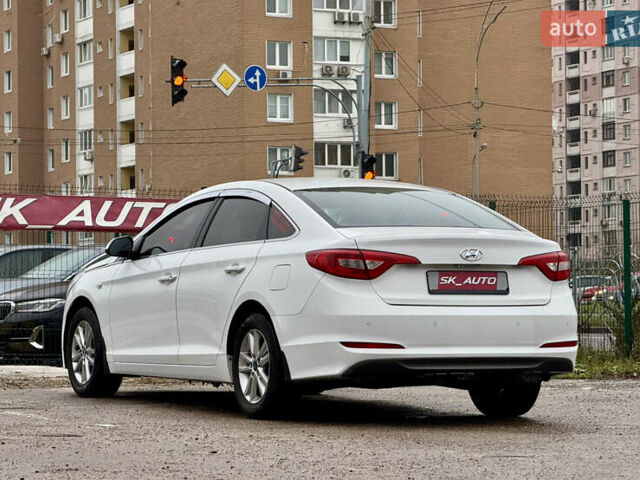 Белый Хендай Соната, объемом двигателя 2 л и пробегом 355 тыс. км за 9900 $, фото 55 на Automoto.ua