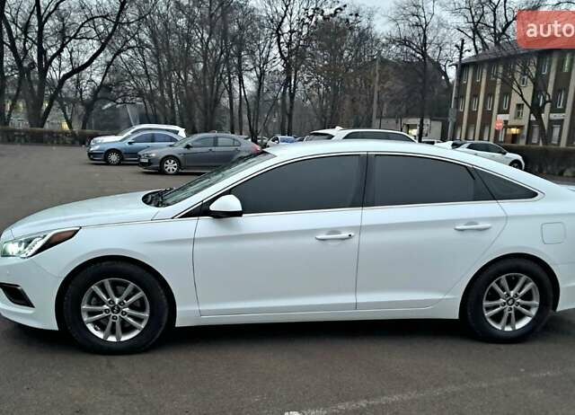 Белый Хендай Соната, объемом двигателя 2.4 л и пробегом 184 тыс. км за 10900 $, фото 5 на Automoto.ua