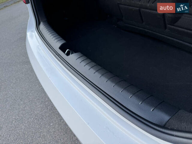 Білий Хендай Соната, об'ємом двигуна 2 л та пробігом 161 тис. км за 9999 $, фото 10 на Automoto.ua