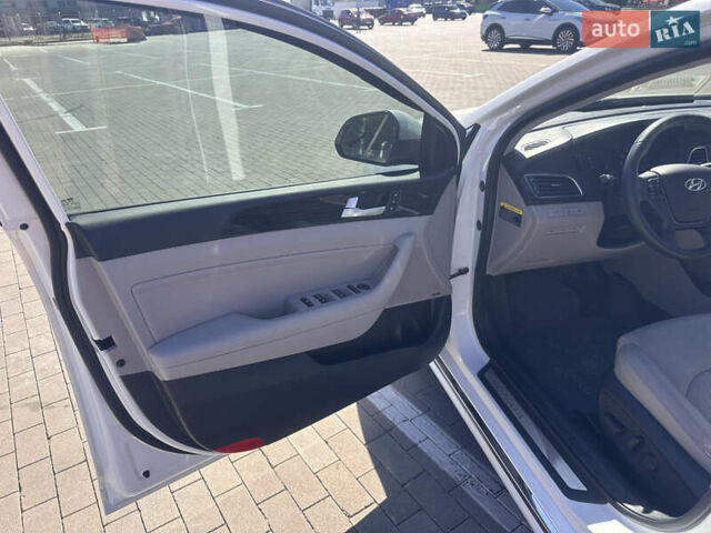 Белый Хендай Соната, объемом двигателя 2.36 л и пробегом 79 тыс. км за 17200 $, фото 8 на Automoto.ua
