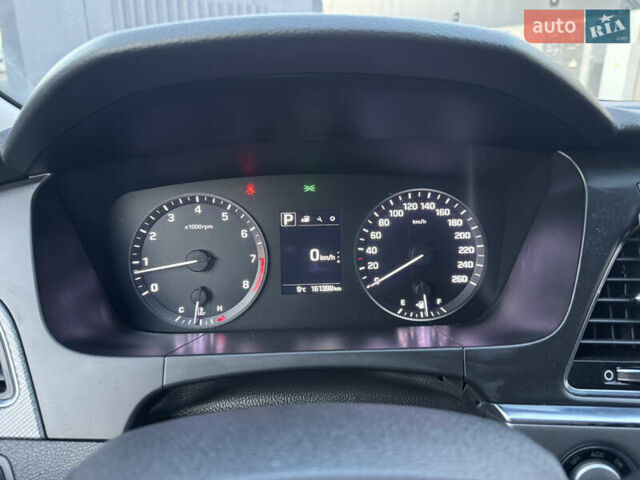 Білий Хендай Соната, об'ємом двигуна 2 л та пробігом 161 тис. км за 9999 $, фото 35 на Automoto.ua