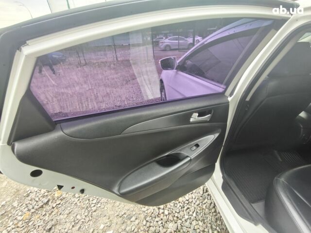 Білий Хендай Соната, об'ємом двигуна 2 л та пробігом 338 тис. км за 8500 $, фото 12 на Automoto.ua