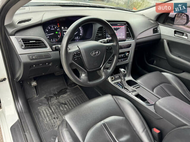 Белый Хендай Соната, объемом двигателя 2 л и пробегом 355 тыс. км за 9900 $, фото 21 на Automoto.ua