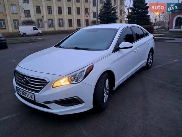 Белый Хендай Соната, объемом двигателя 2.4 л и пробегом 184 тыс. км за 10900 $, фото 2 на Automoto.ua